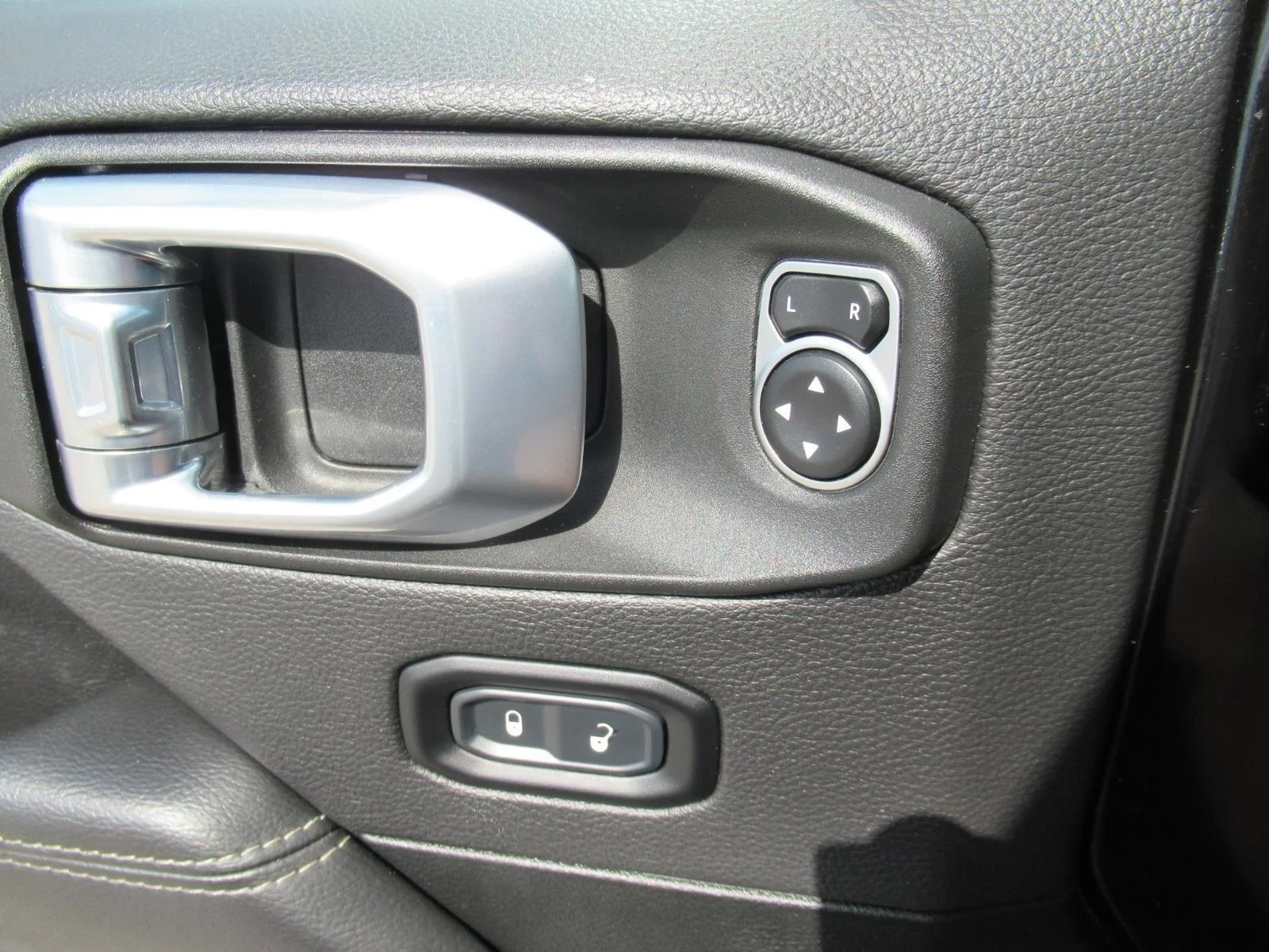 2023 Jeep Gladiator Overland - Photo 21