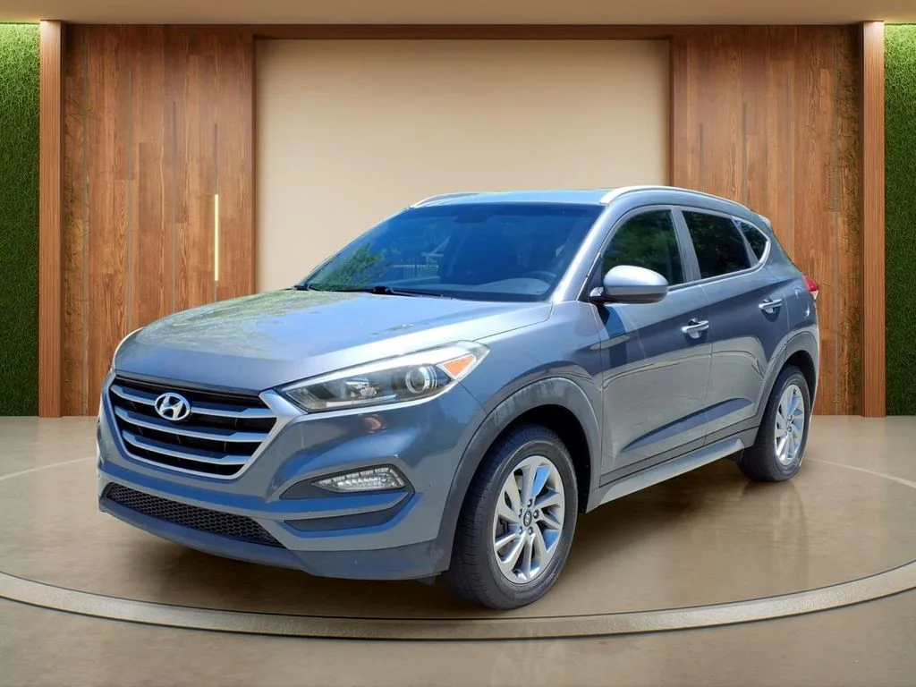 Used 2017 Gray Hyundai SE image 27