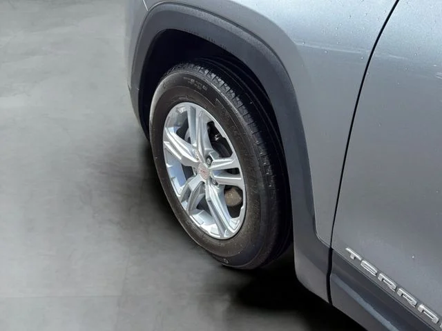Used 2023 Silver GMC SLE image 29