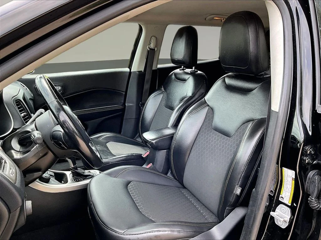 Used 2018 Black Jeep Latitude image 25