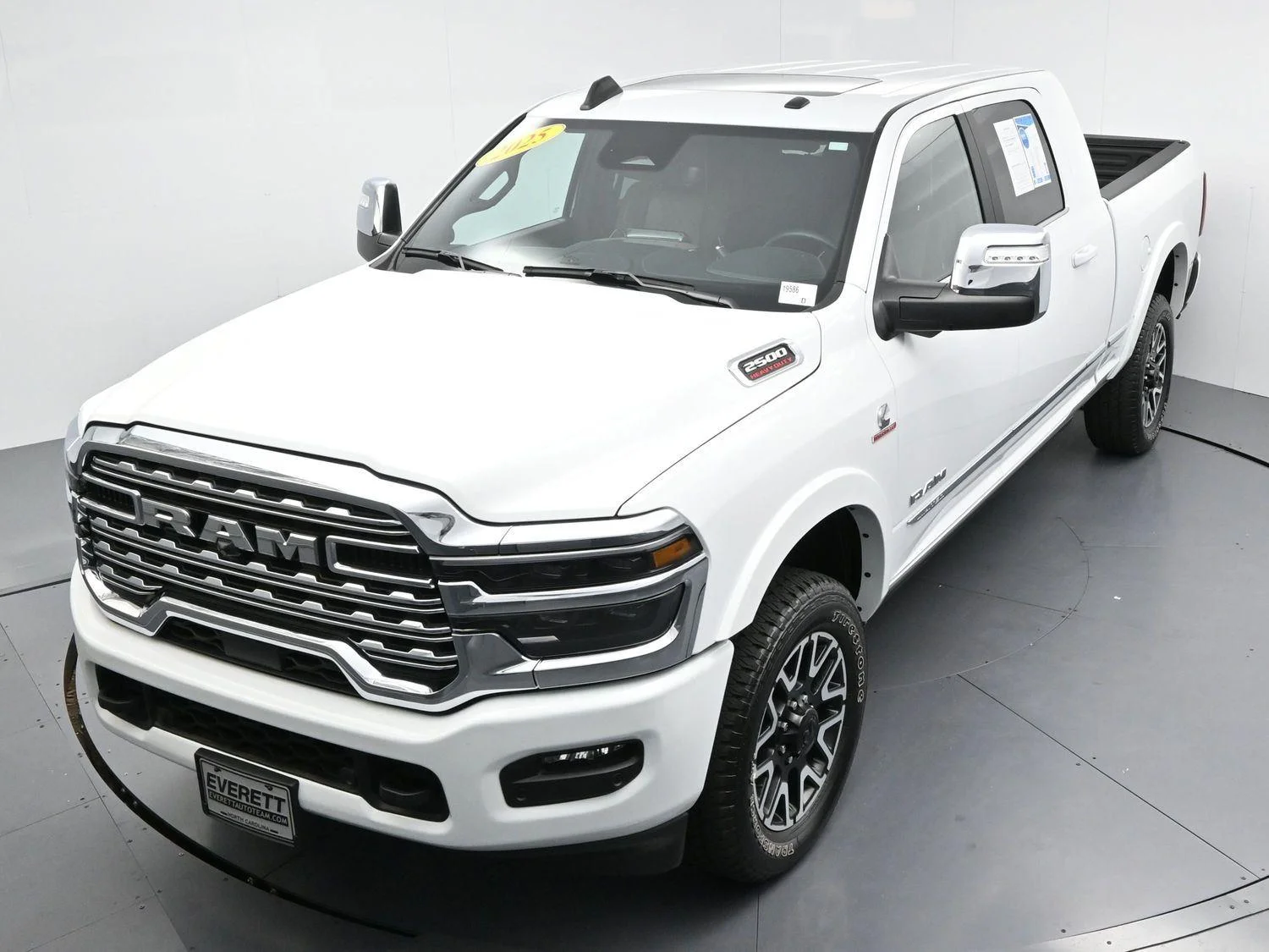 Used 2025 White Ram Limited image 43
