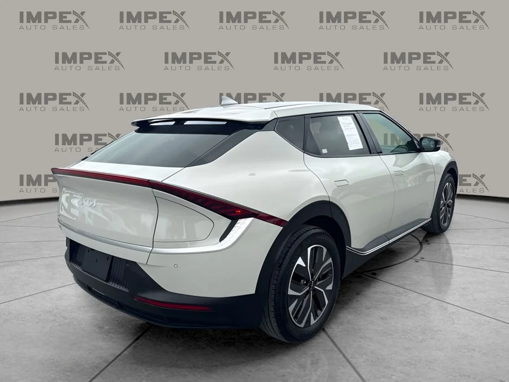 Used 2024 White Kia Light image 3