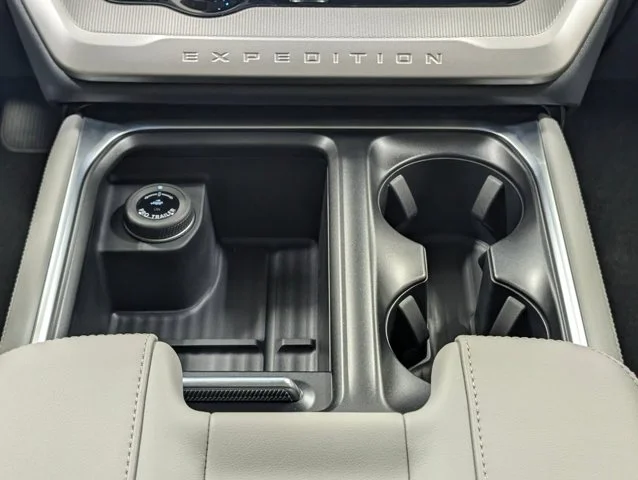 New 2027 Star White Metallic Tri-Coat Ford Active image 40