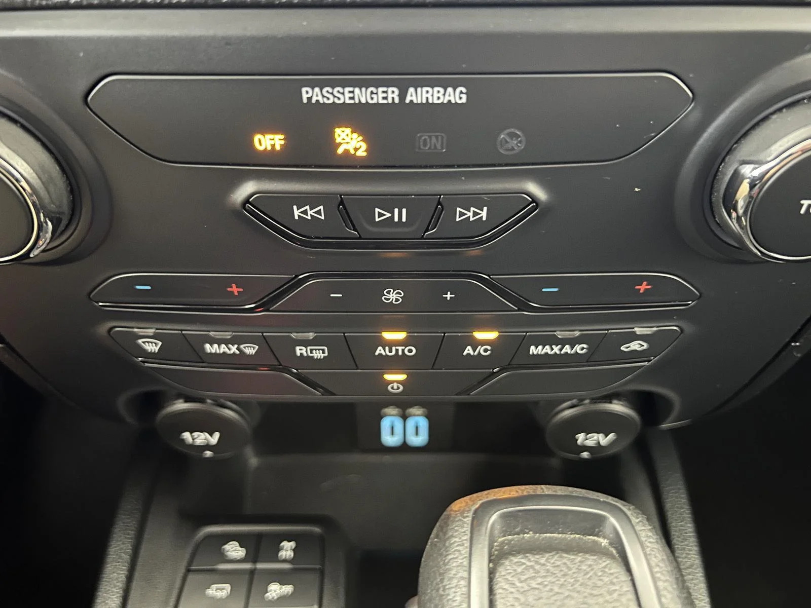 Used 2022 Shadow Black Ford XLT image 22
