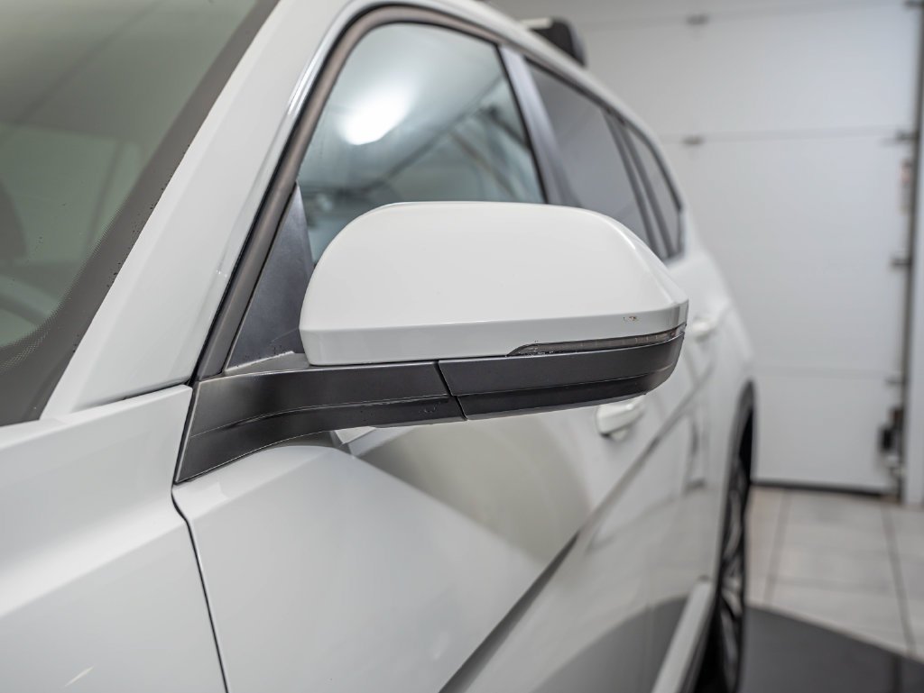 Used 2024 Pure White Volkswagen 2.0T SE image 9