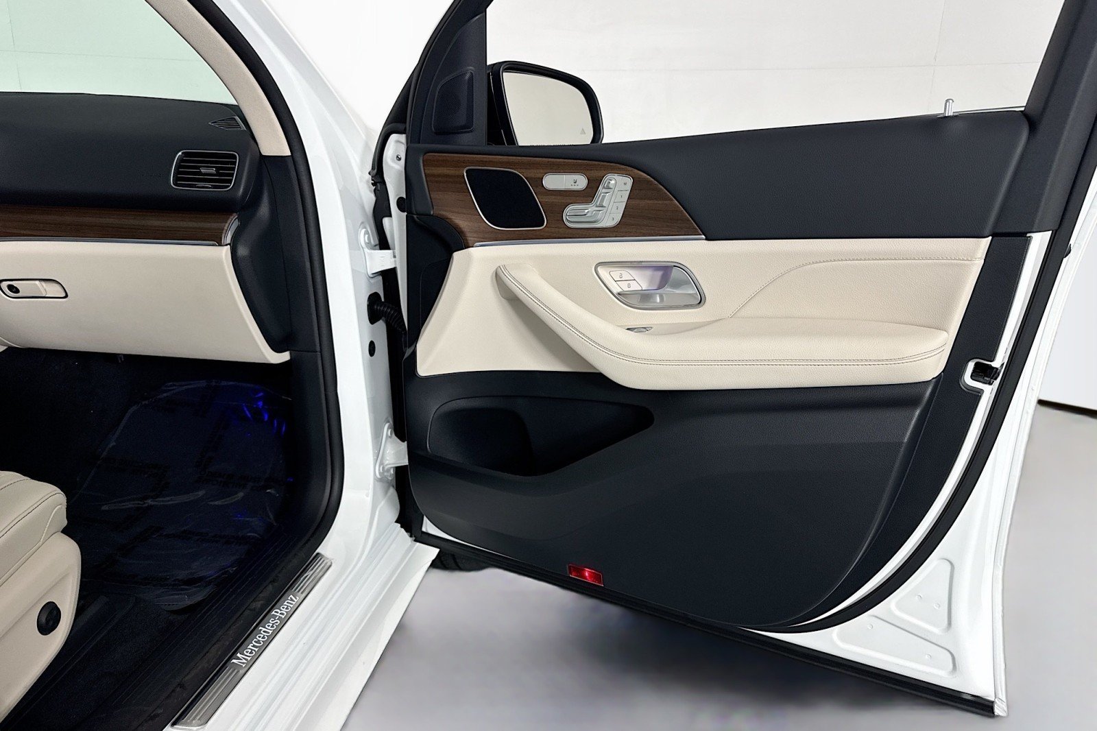 New 2026 Polar White Mercedes-Benz GLE 450 4MATIC® SUV image 23