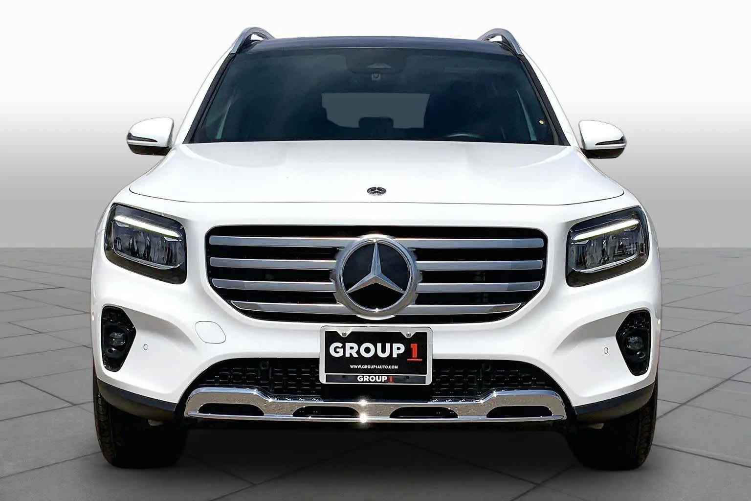 Used 2025 Polar White Mercedes-Benz GLB 250 image 4