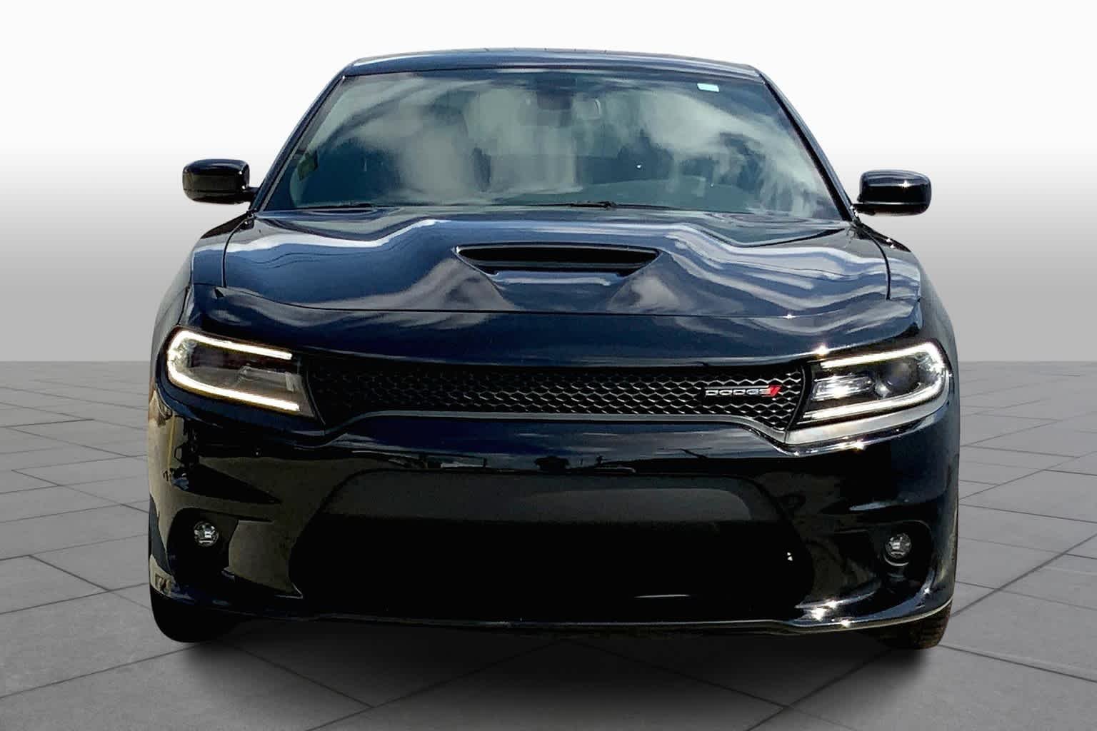 Used 2018 Pitch Black Clearcoat Dodge SXT Plus image 3