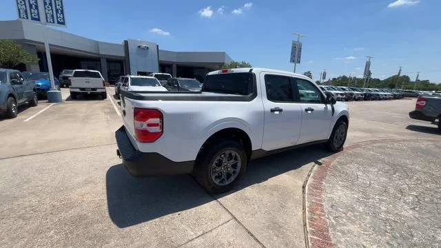 New 2026 Oxford White Ford XLT image 9