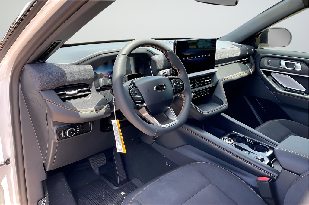 New 2026 Star White Metallic Tri-Coat Ford Tremor image 7