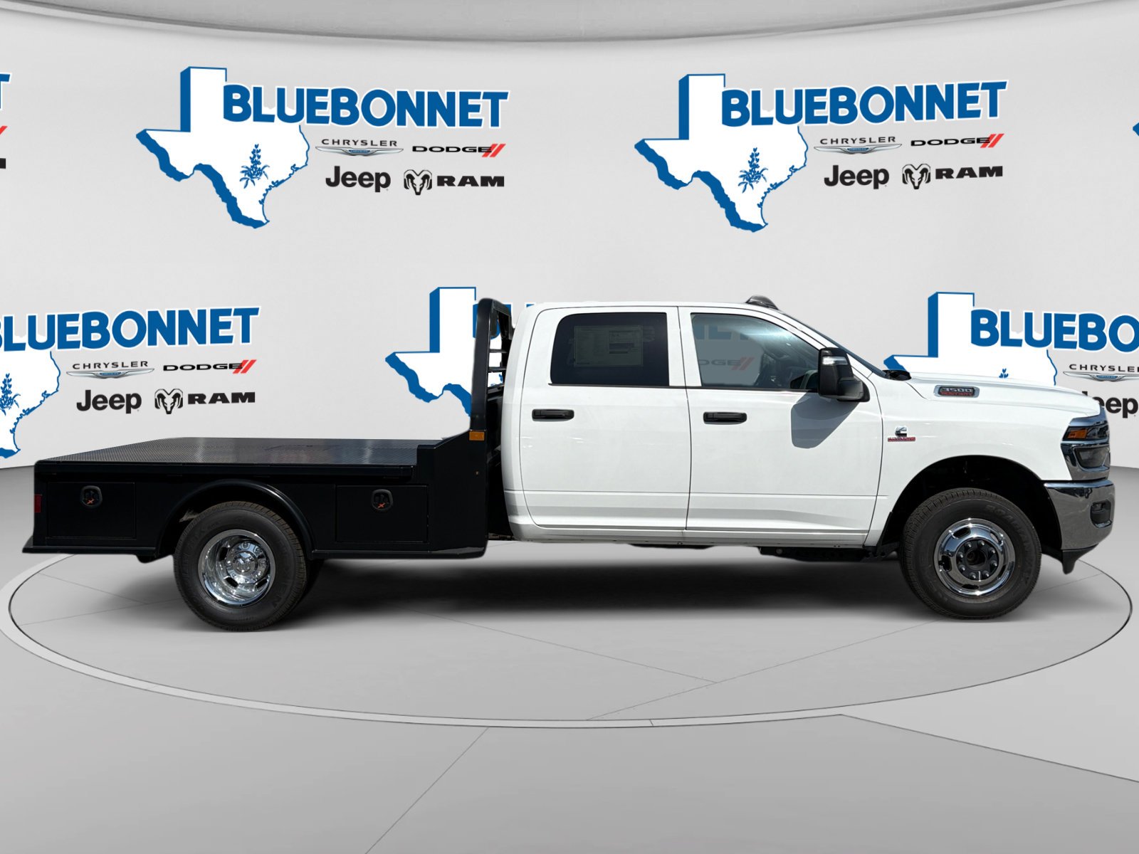 New 2026 Bright White Clearcoat RAM Tradesman image 4