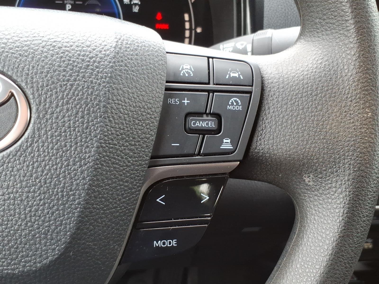 Used 2025 Ice Cap Toyota LE image 15
