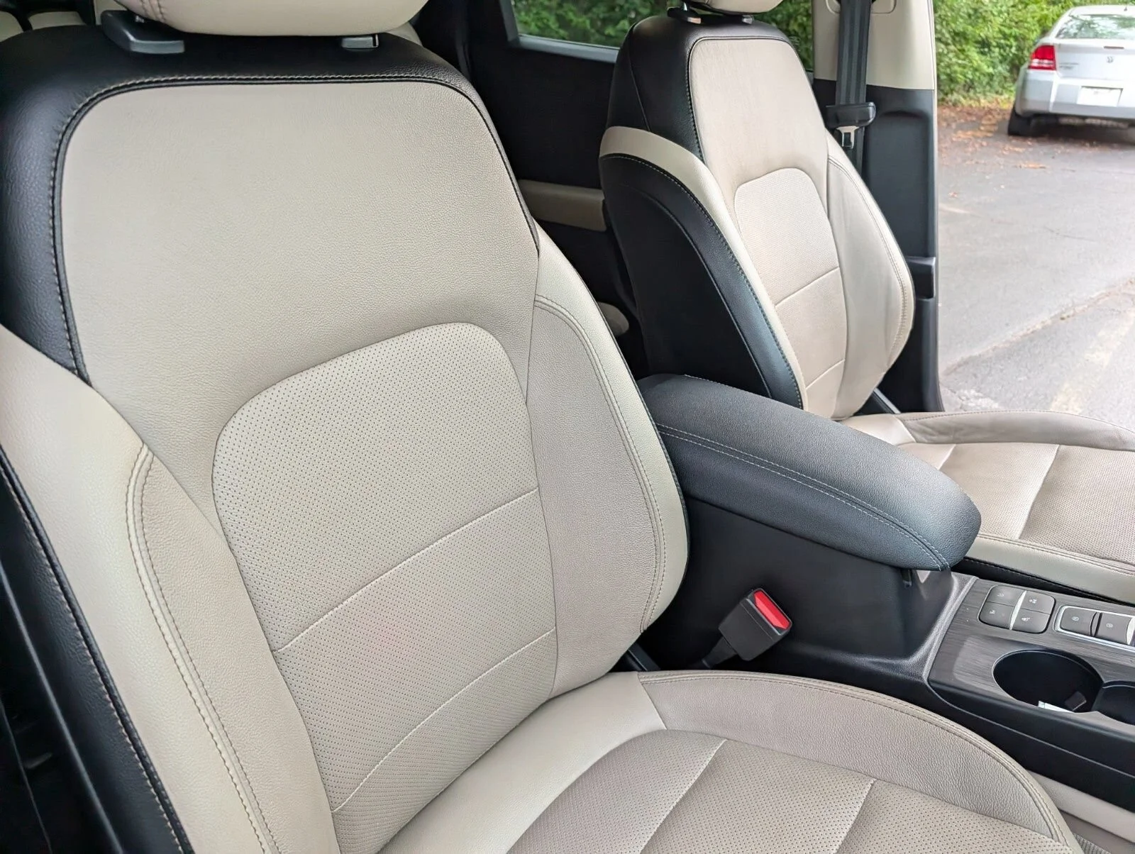 Used 2020 White Ford Titanium image 25