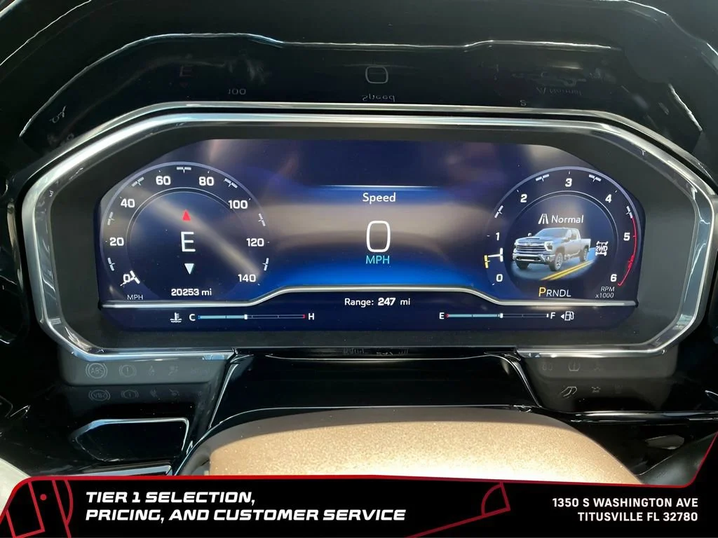 Used 2025 Summit White Chevrolet LTZ DRW image 28