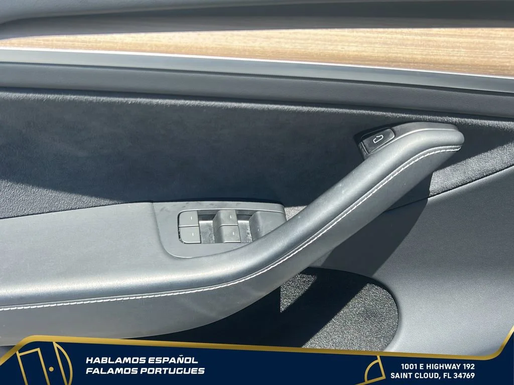 Used 2024  Tesla Long Range image 11