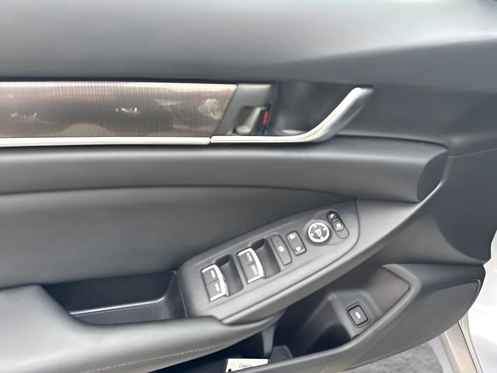 Used 2020  Honda Sport image 16