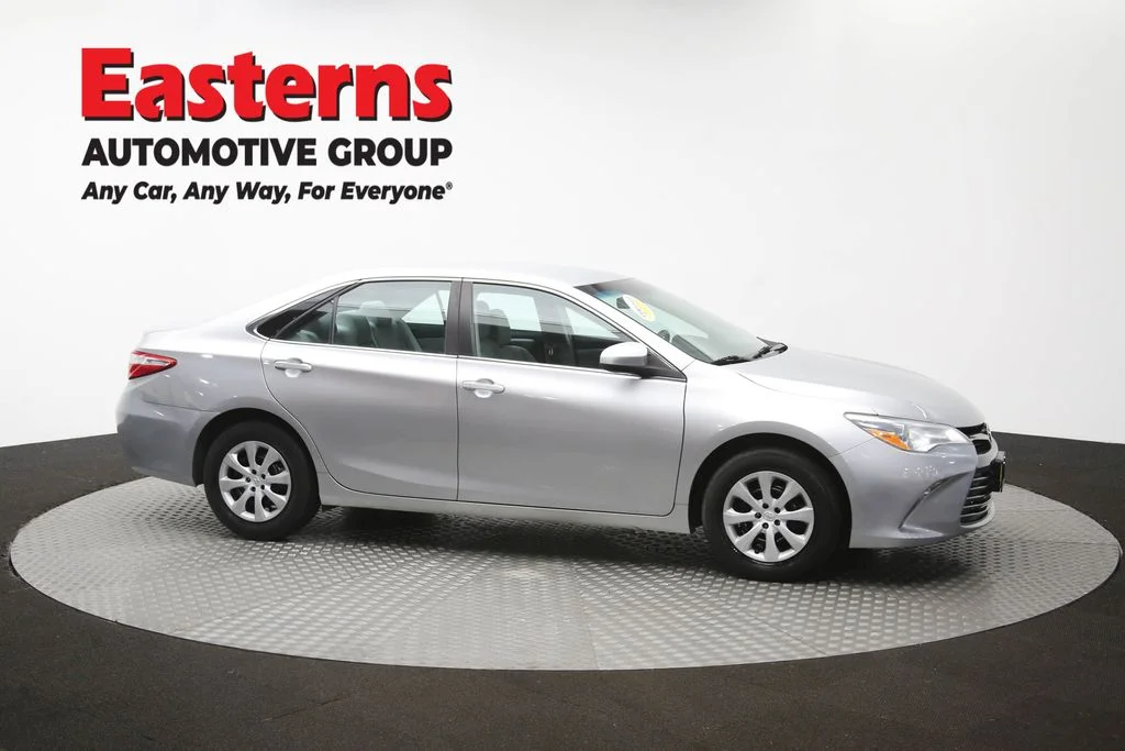 Used 2015 Silver Toyota LE image 45