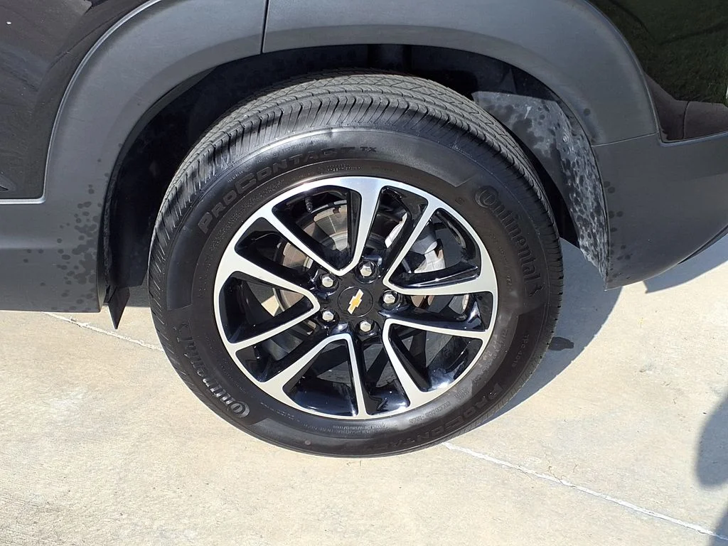 Used 2025 Black Chevrolet LT image 39