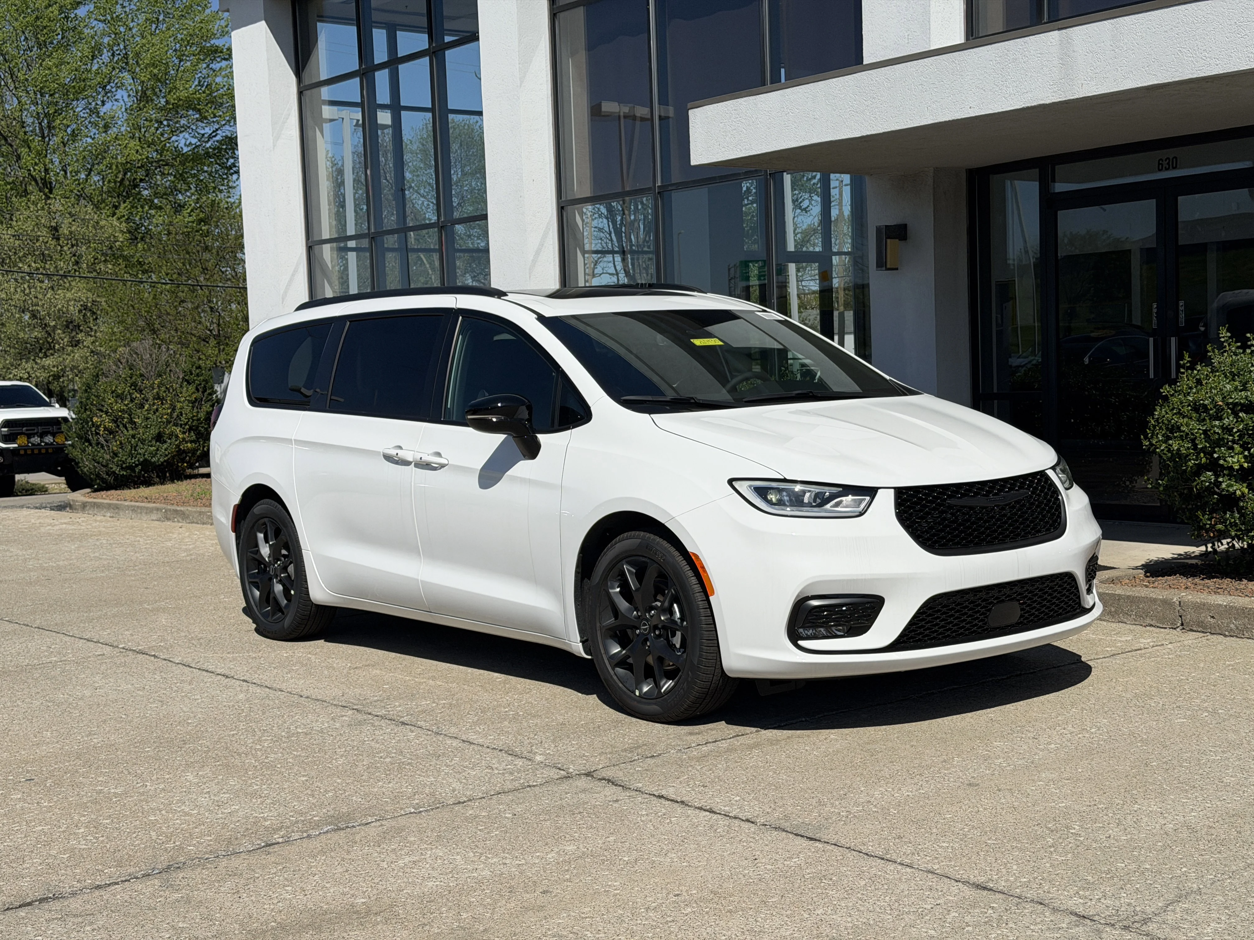 New 2026 Bright White Clear-Coat Exterior Paint Chrysler Select image 2