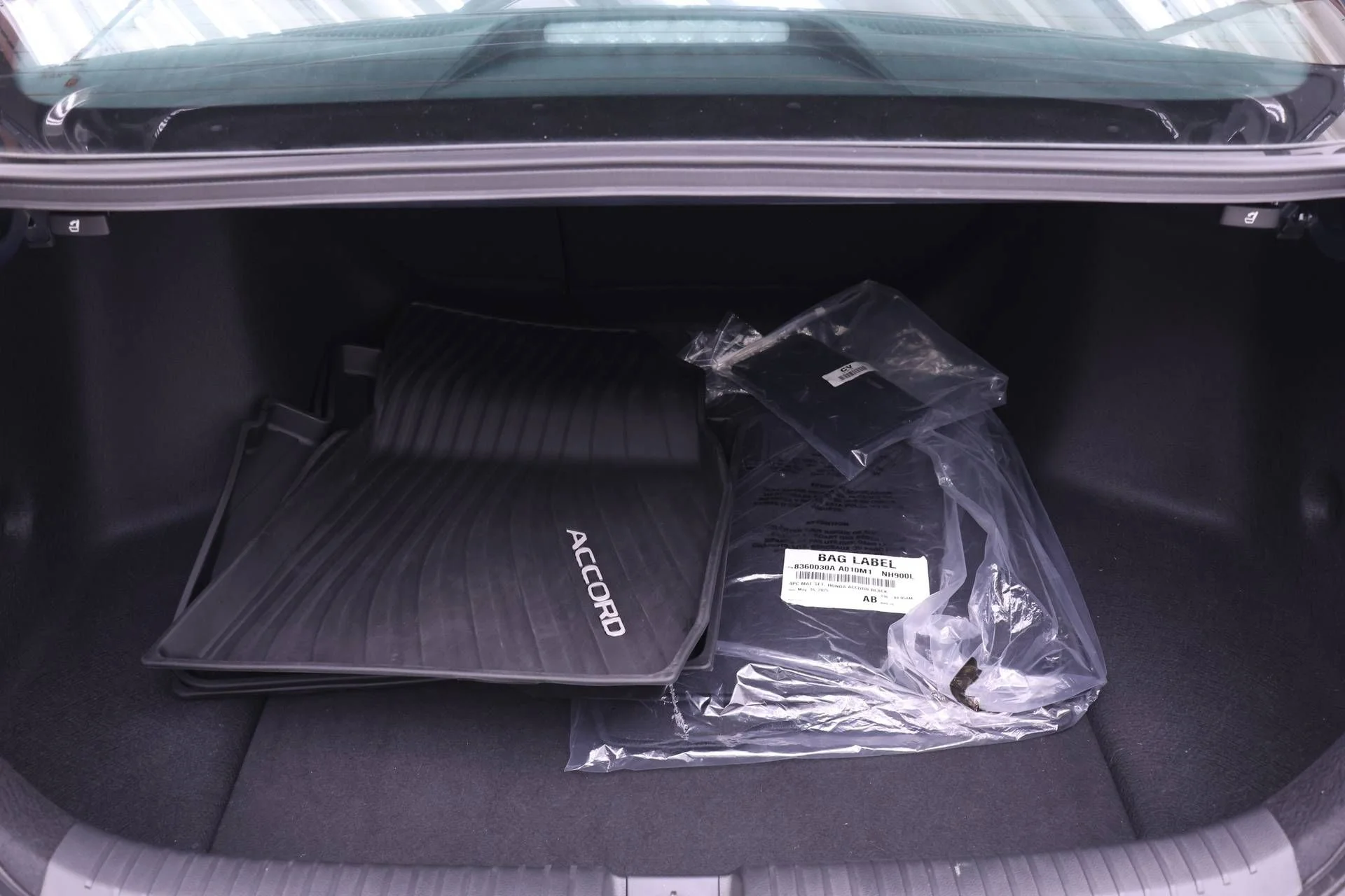 Certified Used 2025 Meteorite Gray Metallic Honda SE image 14