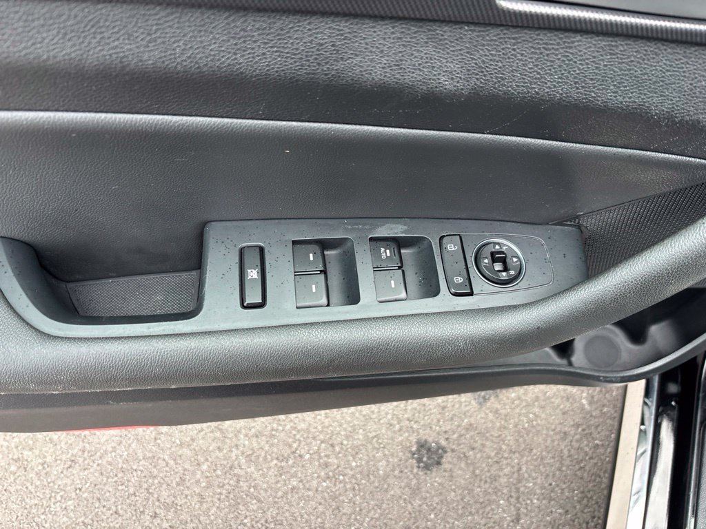 Used 2017 Black Hyundai Sport image 12