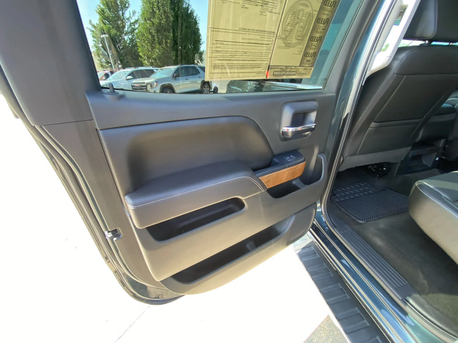 Used 2017 GRAPHITE METALLIC Chevrolet LTZ image 21