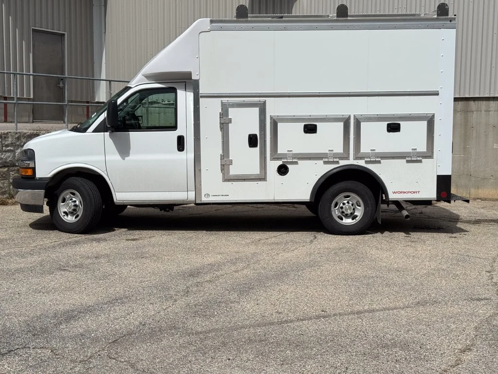 New 2026 Summit White Chevrolet 1WT image 5