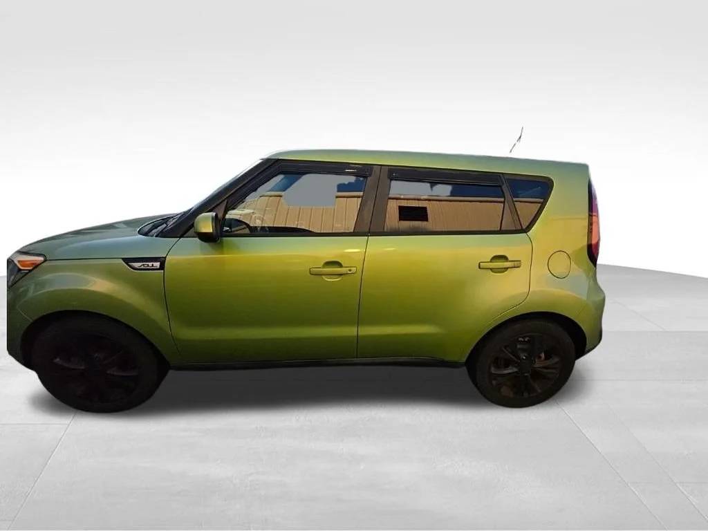Used 2015 Green Kia + image 3