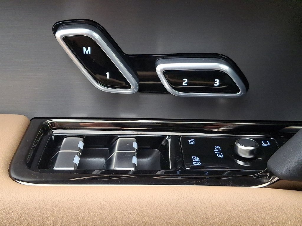 New 2027 Varesine Blue Land Rover SE image 20