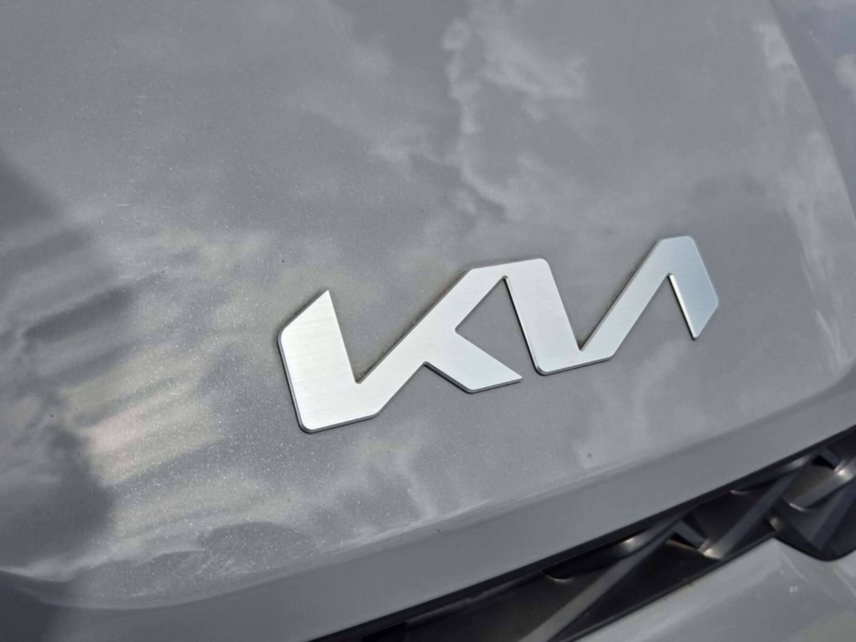 Used 2023 Wolf Gray Kia GT-Line image 21
