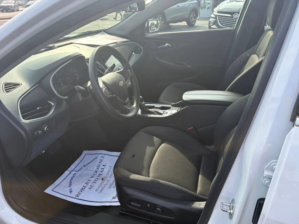 Used 2025 Summit White Chevrolet 1LT image 12