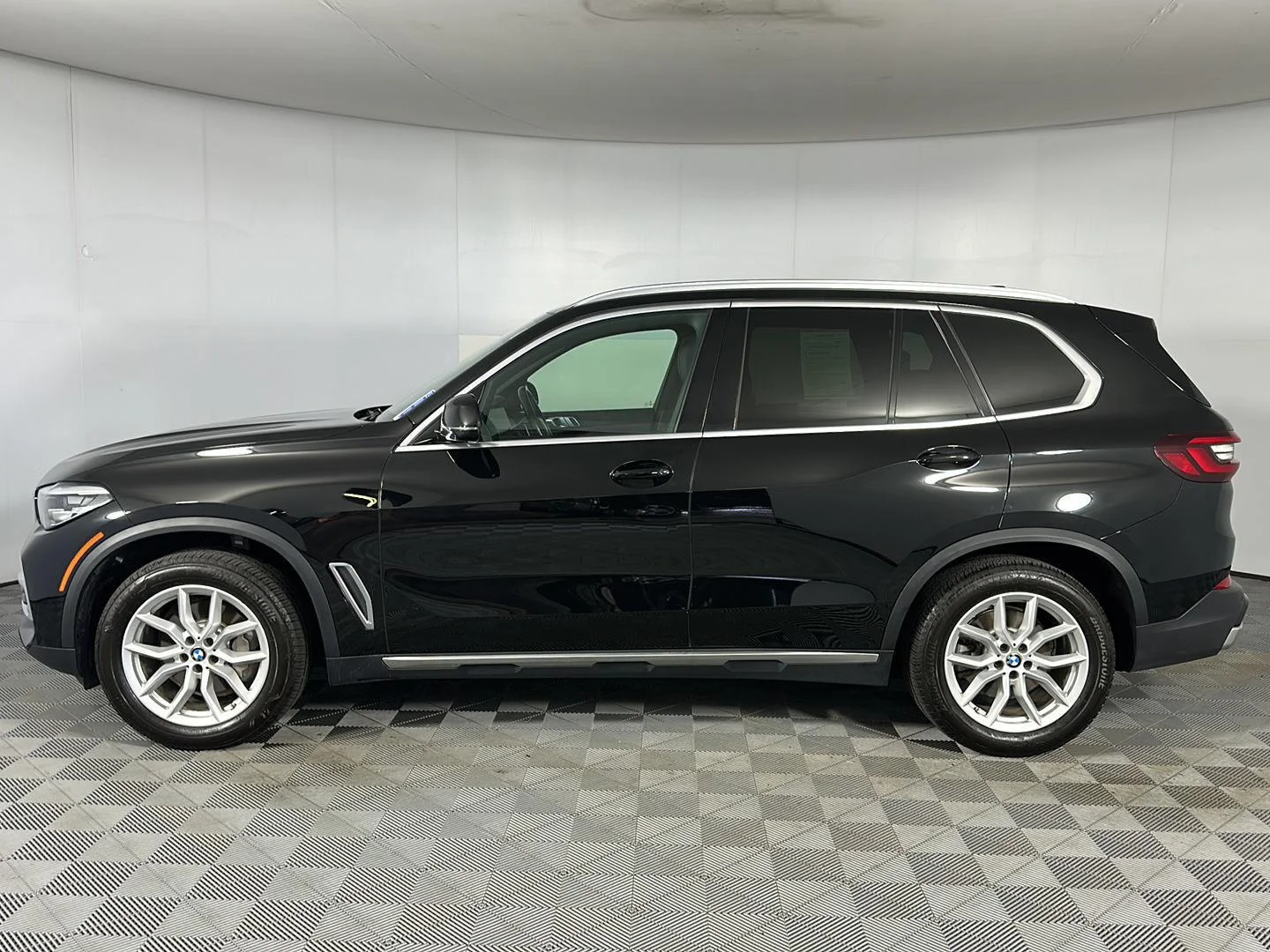 Used 2021 Jet Black BMW xDrive40i image 7