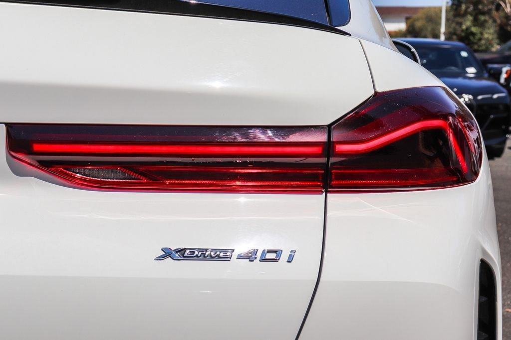 Certified Used 2025 Alpine White BMW xDrive40i image 7