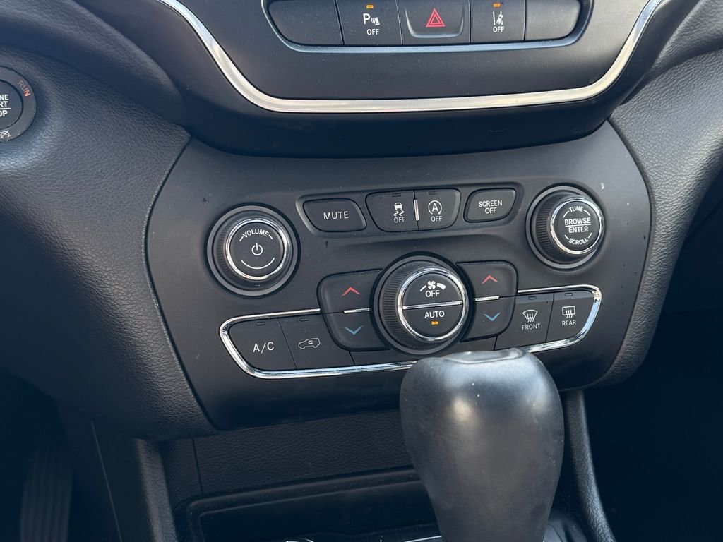 2021 Jeep Cherokee 80TH - Photo 19