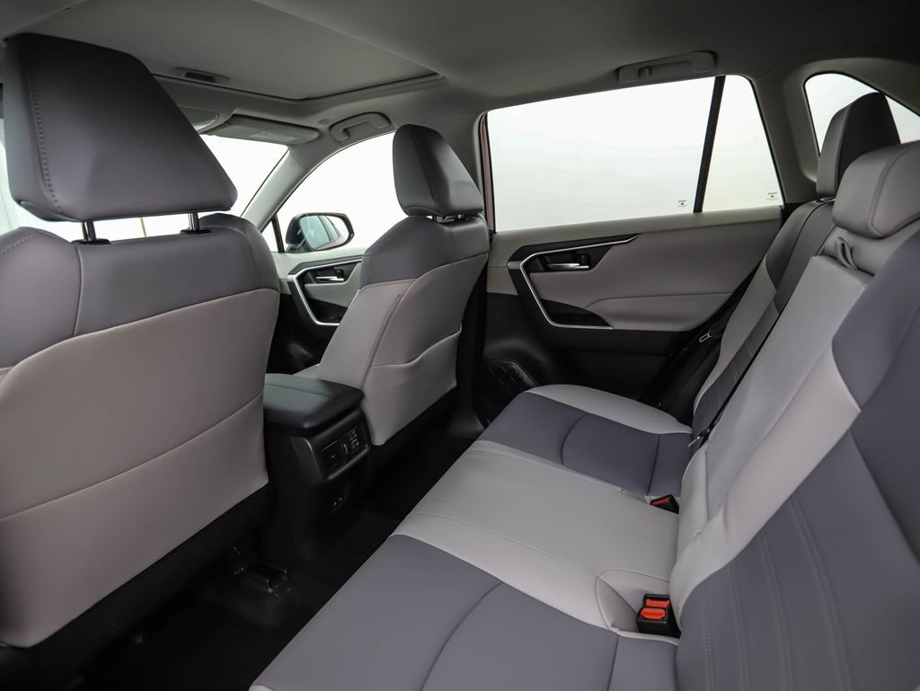 Used 2025 Pearl Toyota XLE Premium image 19