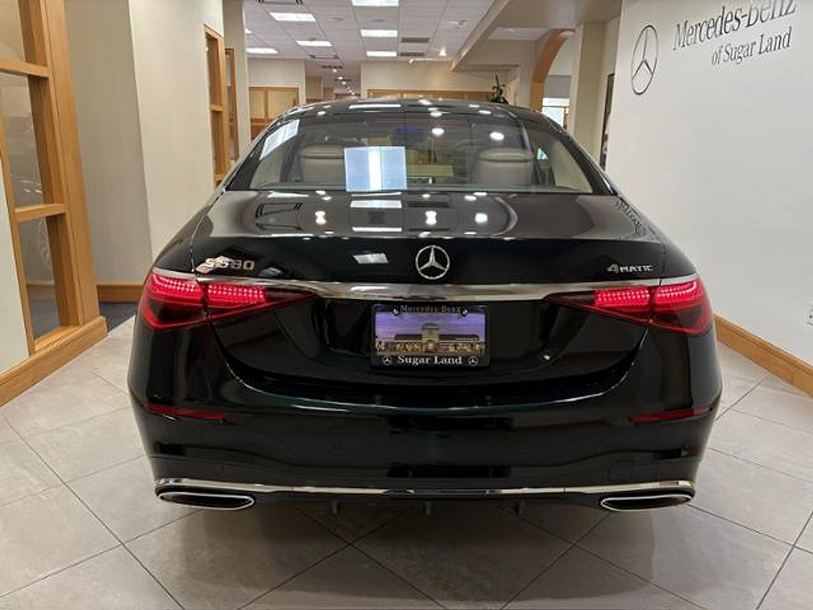 New 2026 Emerald Green Metallic Mercedes-Benz S 580 image 25