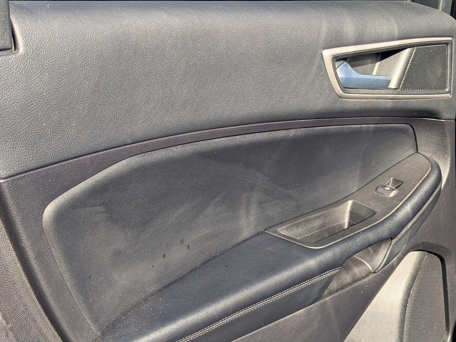 Used 2022 Agate Black Ford SEL image 32