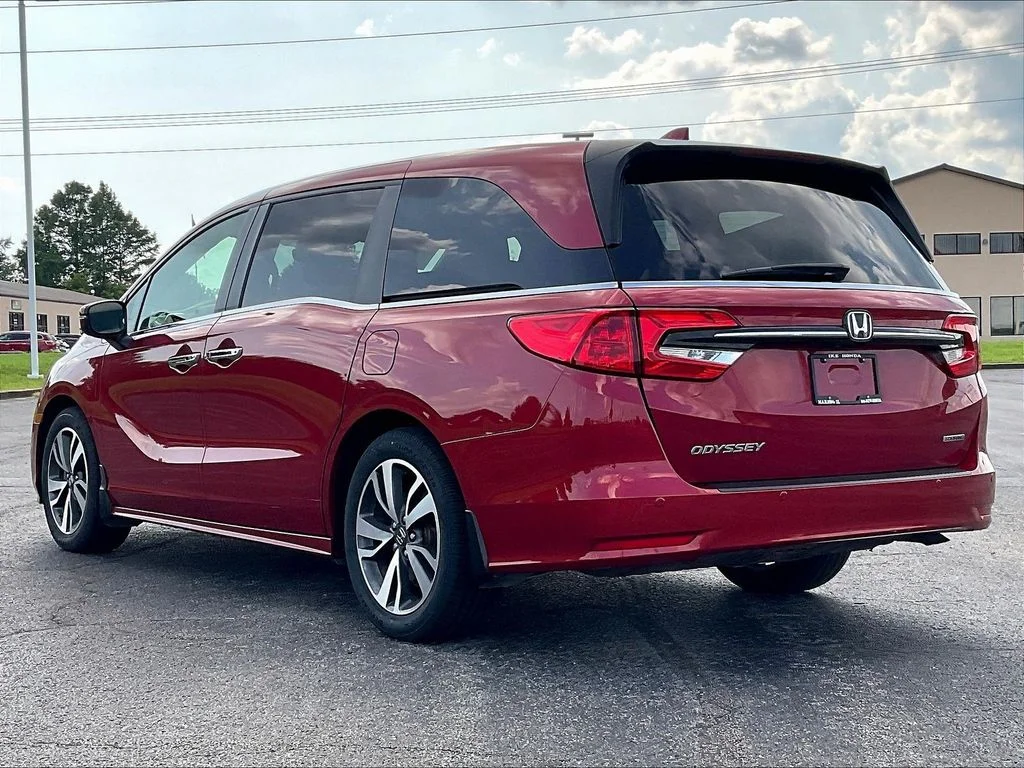 Certified Used 2022 Radiant Red Metallic II Honda Touring image 4