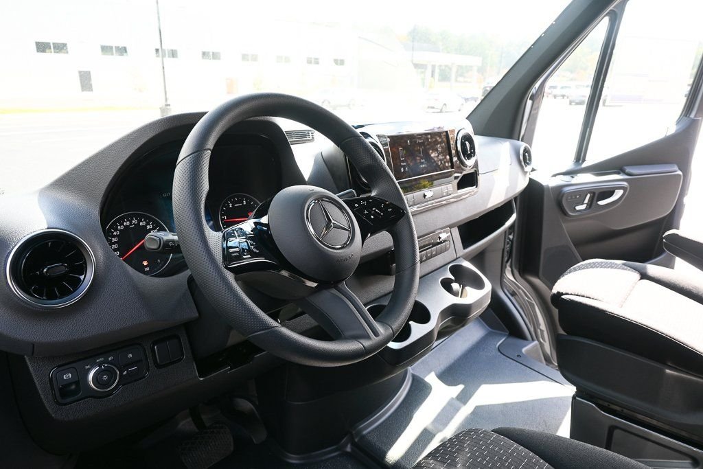 Used 2026 Selenite gray metallic Mercedes-Benz Cargo 170 WB image 6