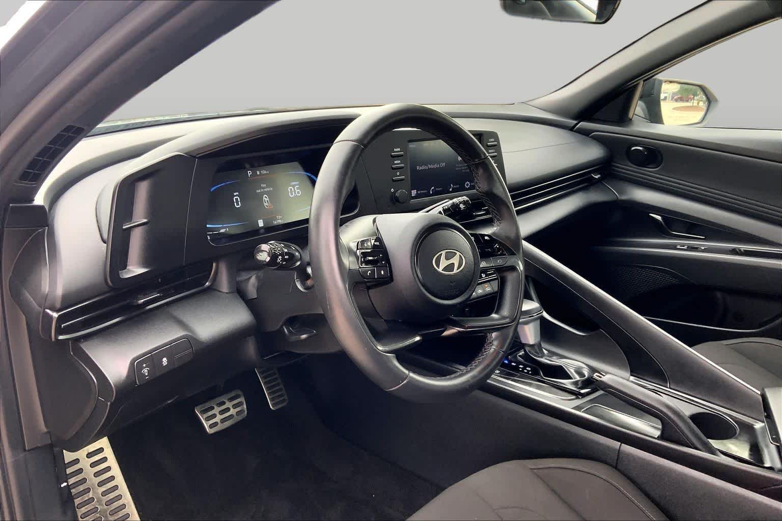 Used 2025 Ecotronic Gray Hyundai SEL Sport image 18