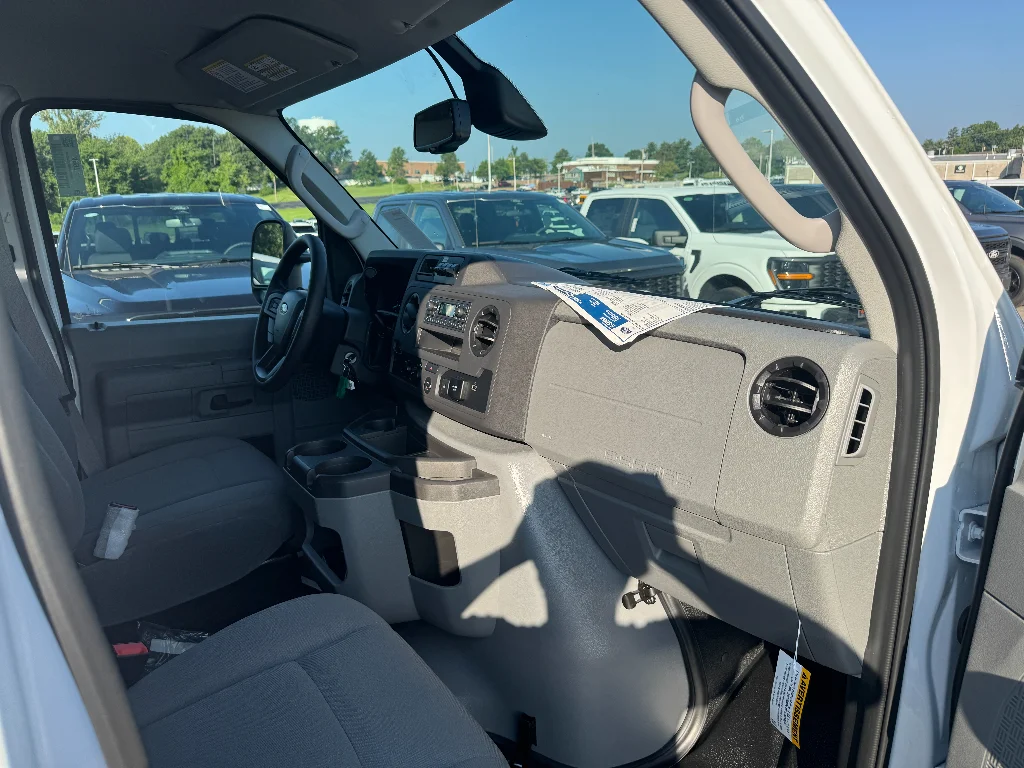 New 2027 Oxford White Ford Knapheide KUV image 16