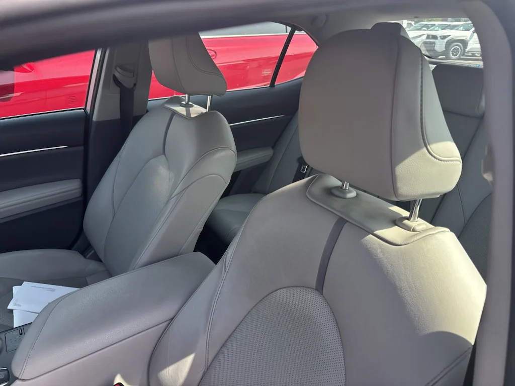 Used 2021 Silver Toyota XLE image 9