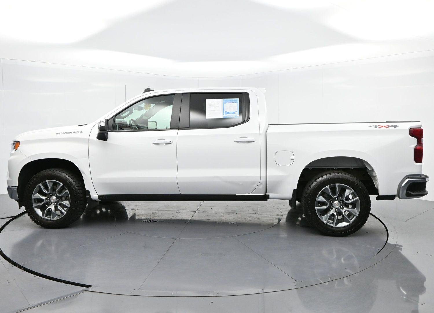 Used 2025 Summit White Chevrolet LT image 5