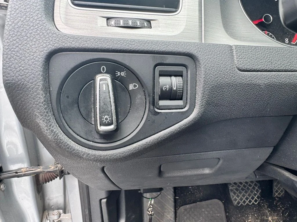 Used 2017 Silver Volkswagen  image 16