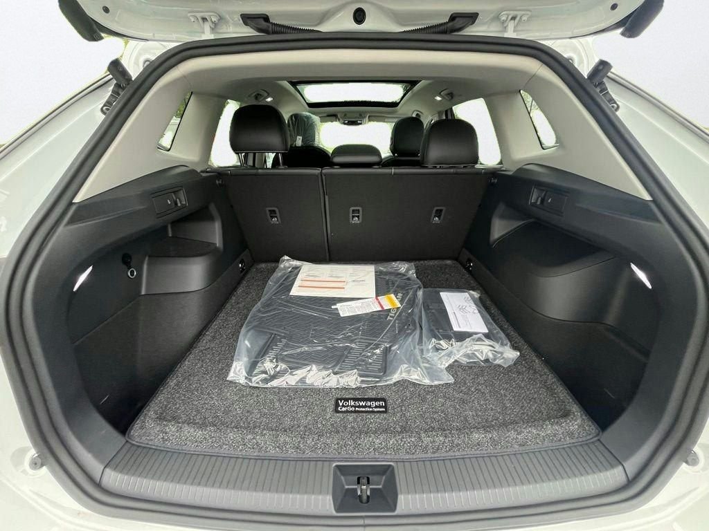 New 2026 White/off-white Volkswagen SE image 27
