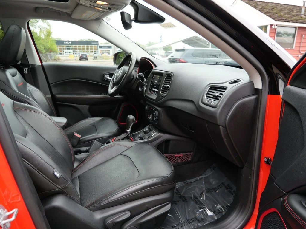 Used 2019 Orange Jeep Trailhawk image 11