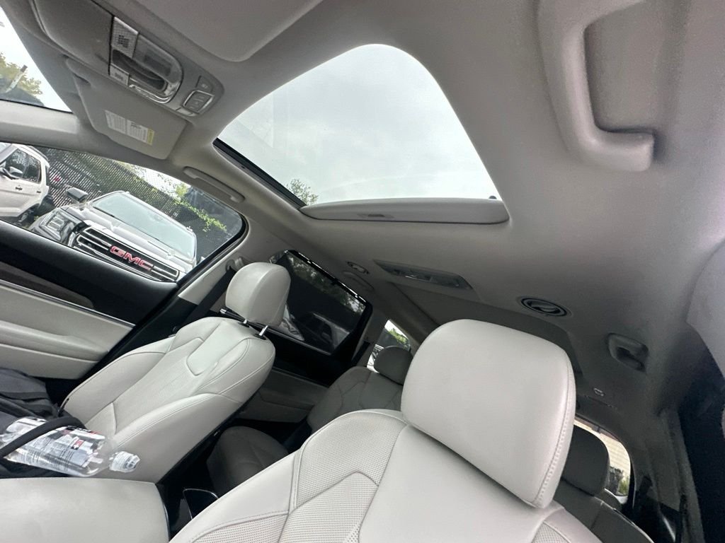 Certified Used 2022 Purple Kia SX image 12