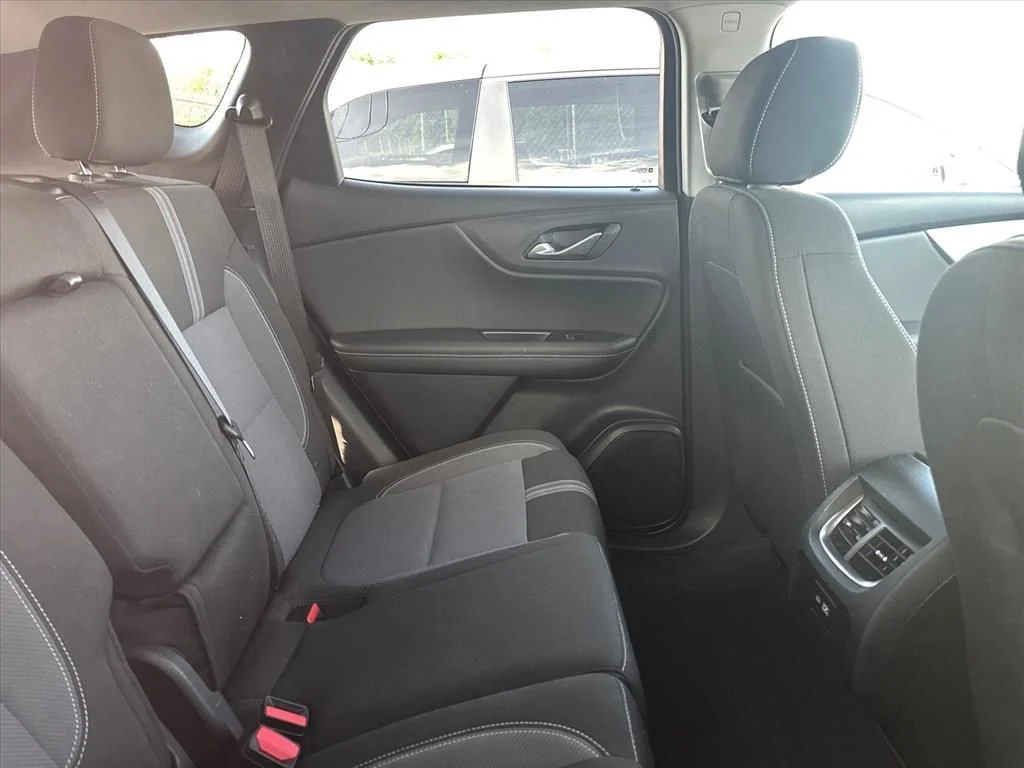 Used 2025 Summit White Chevrolet 2LT image 18