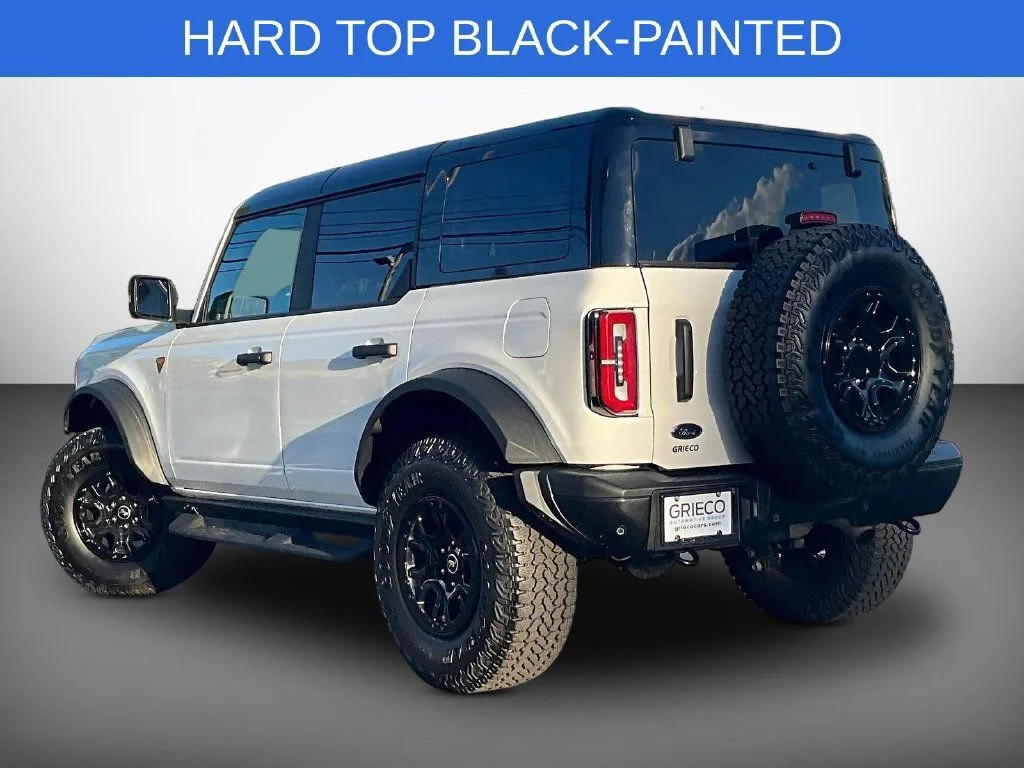 Used 2025 Oxford White Ford Badlands image 5