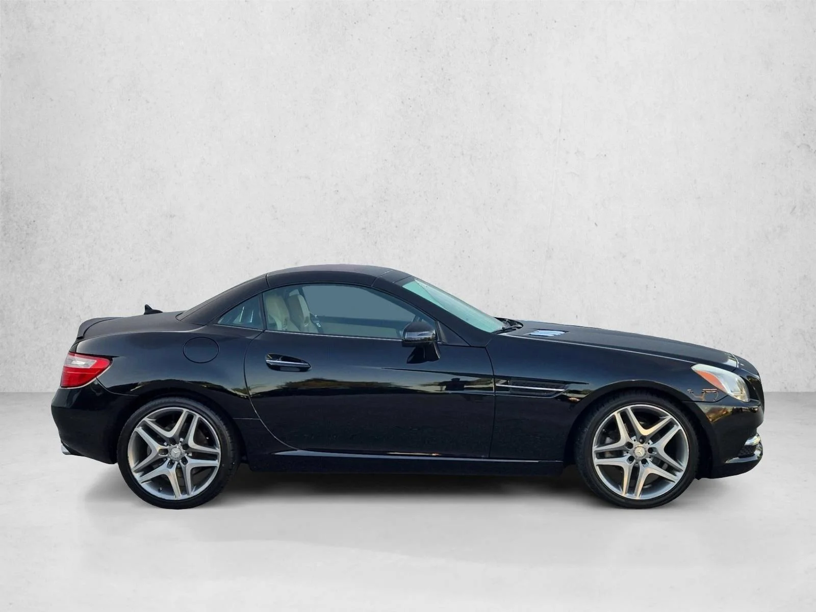 Used 2014 Black Mercedes-Benz SLK 250 image 4